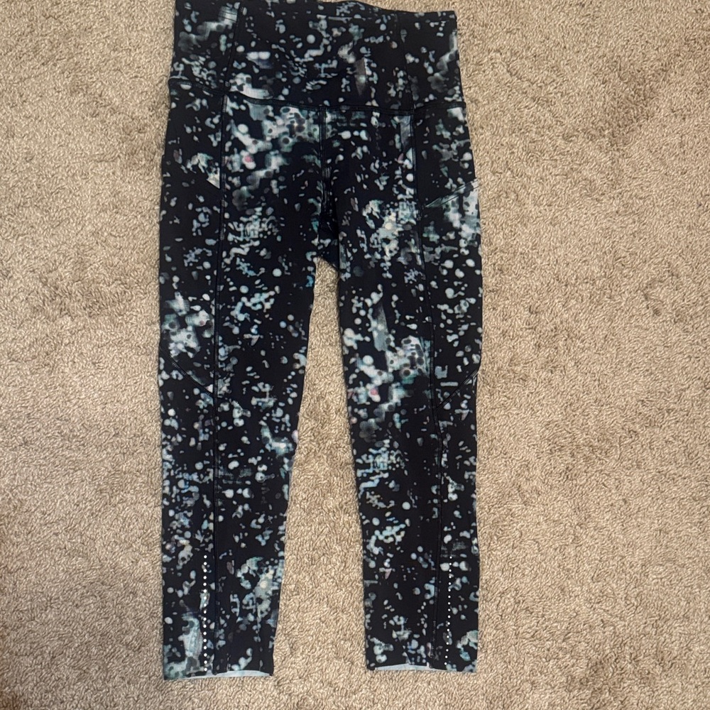 lululemon athletica women’s size 4 - Black and Blue Patterned Leggings